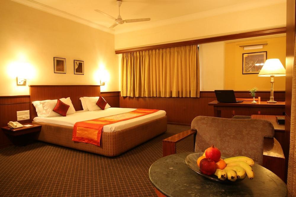 Hotel Skylon Ahmedabad Exterior photo