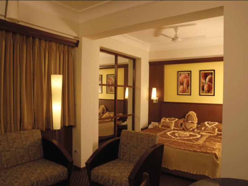 Hotel Skylon Ahmedabad Exterior photo