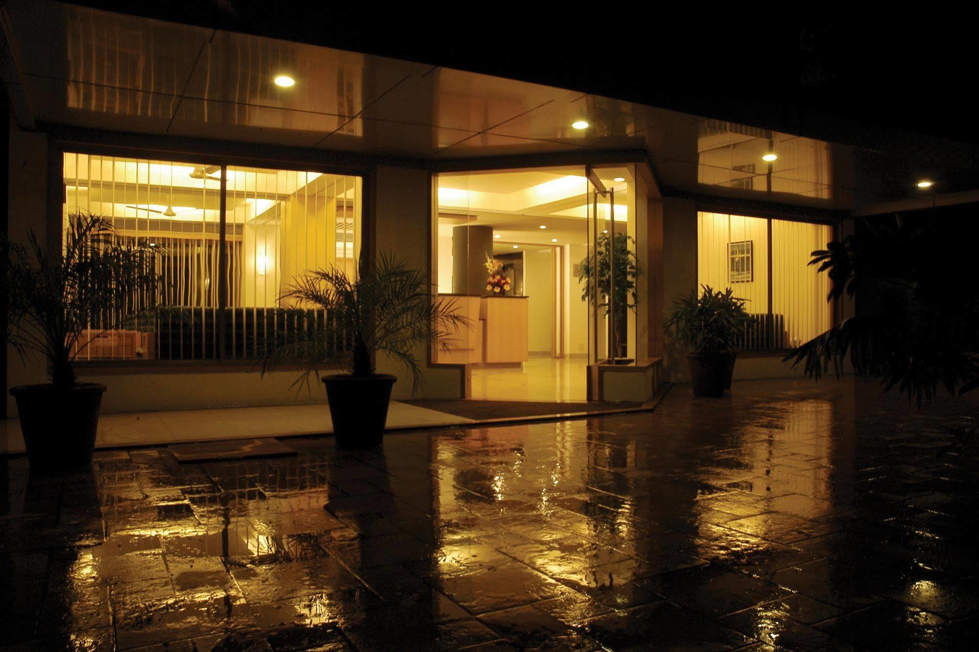 Hotel Skylon Ahmedabad Exterior photo